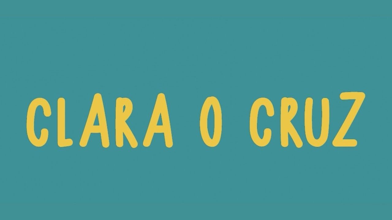 Título de Clara o Cruz en letras amarillas sobre fondo verde azulado